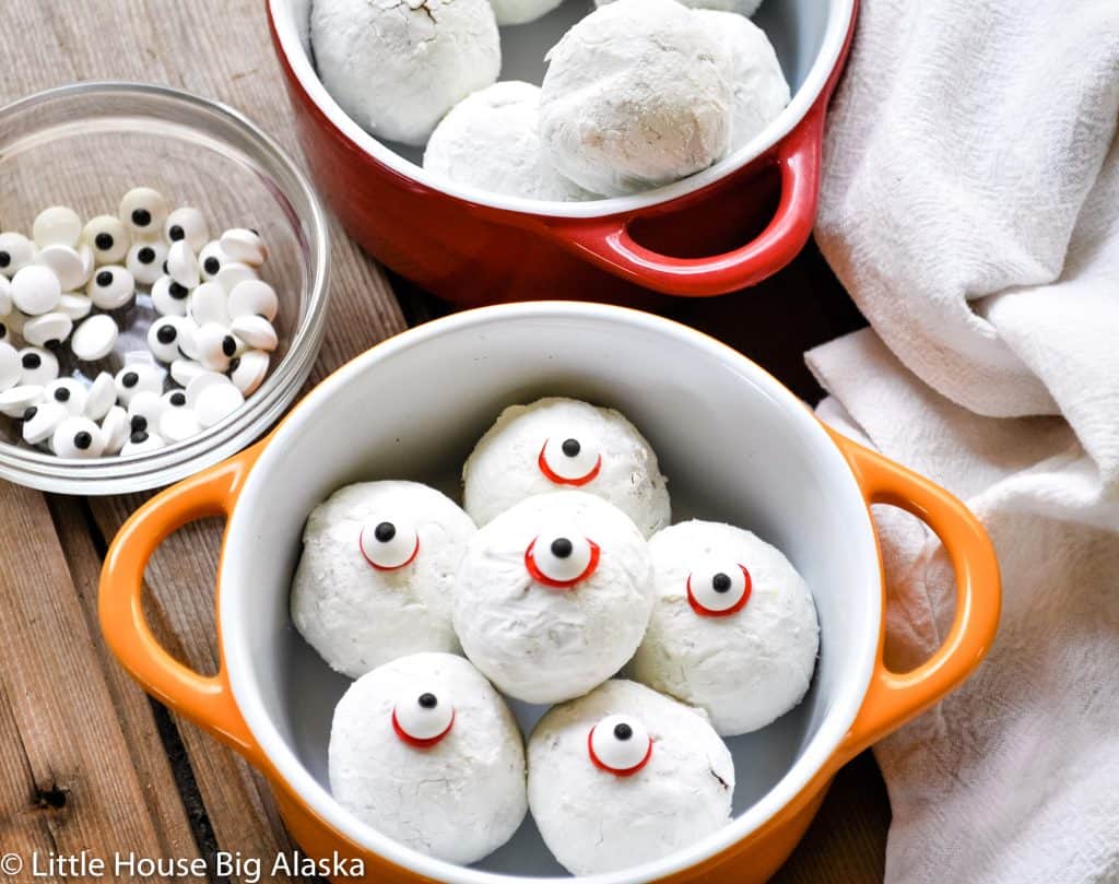 Halloween&nbsp;Doughnut Hole Eyeballs.