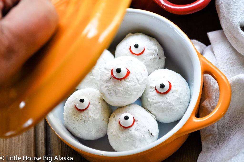 Halloween&nbsp;Doughnut Hole Eyeballs.