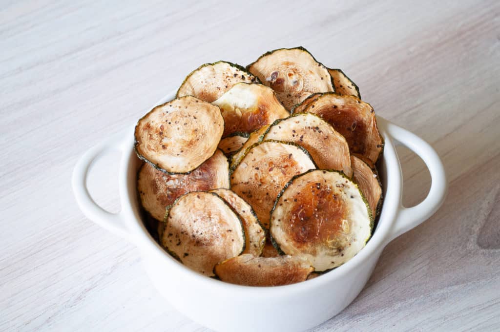 Crispy zucchini chips in a bowl.