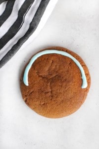 Decorating the sky to the easy gingerbread cookies.