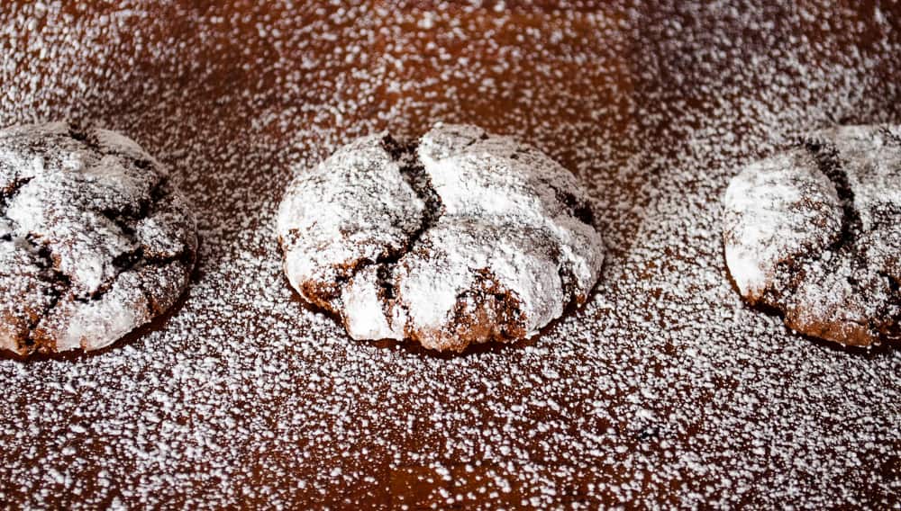 The dirstinctive crackle coat of powdered sugar gives these cookies their name!