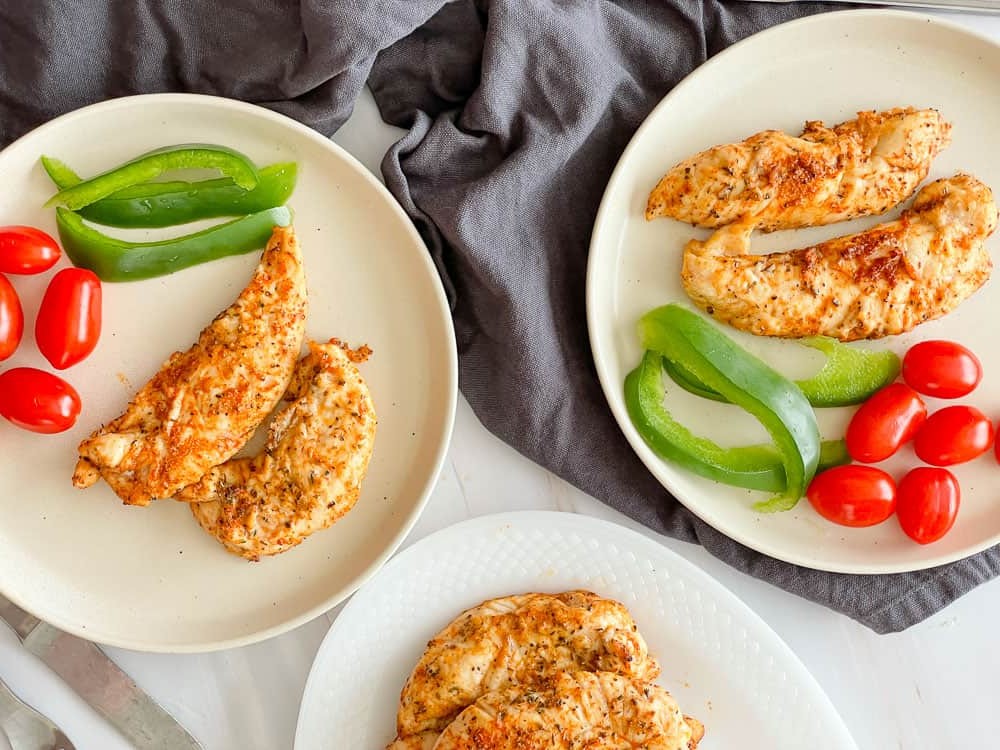 Chicken tenders with green peppers, tomatoes, and ranch dressing.