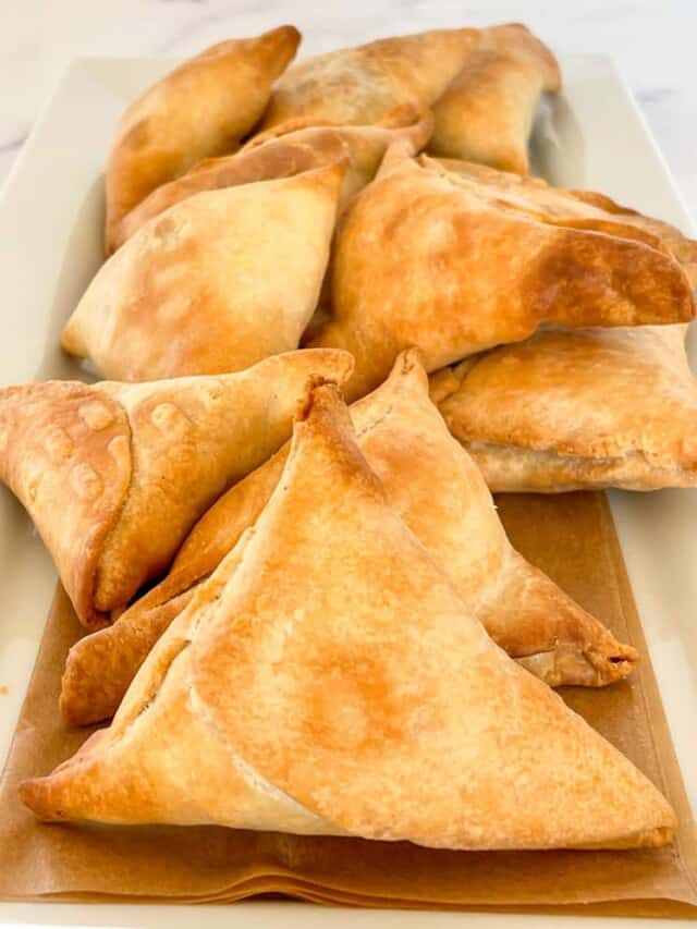 A platter of air fryer samosas.