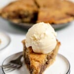 Pin graphic for Chocolate chip pie.