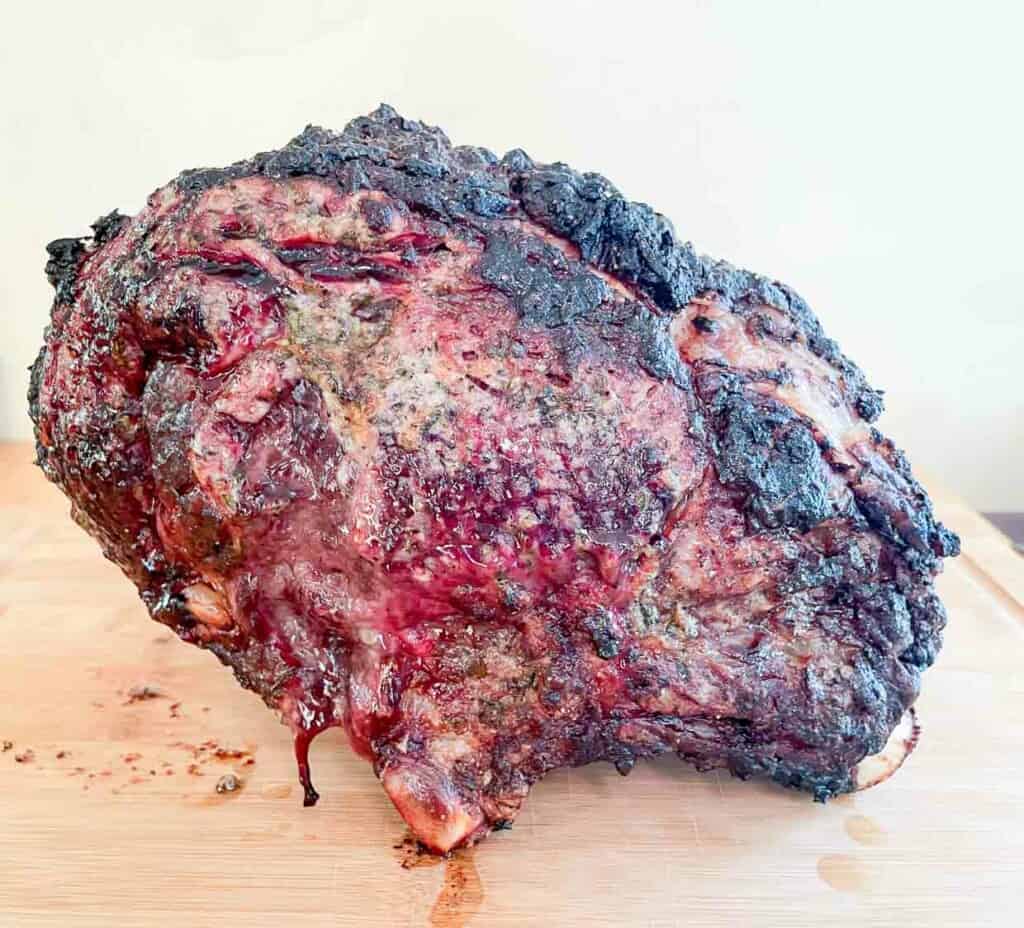 A prime rib roast on a cutting board.